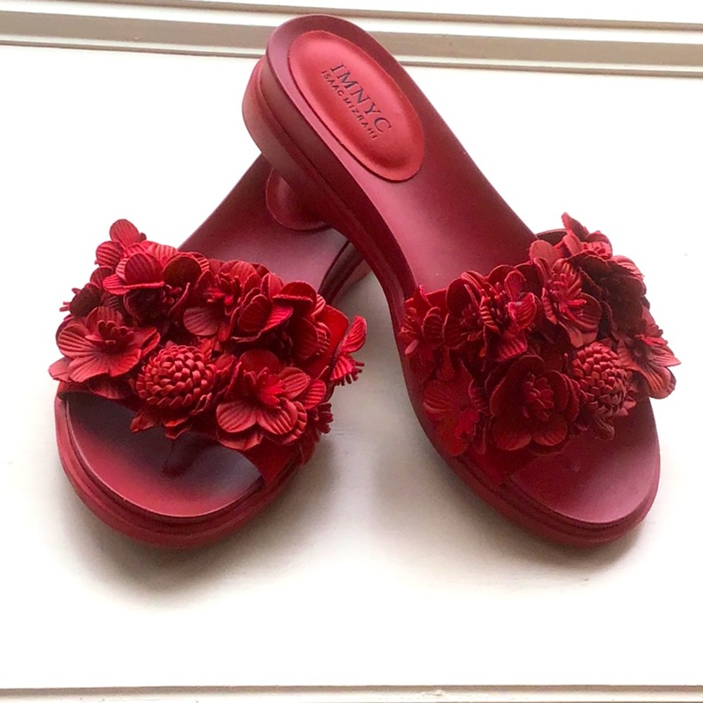 Isaac Mizrahi floral beautiful sandals very good condition- size 6